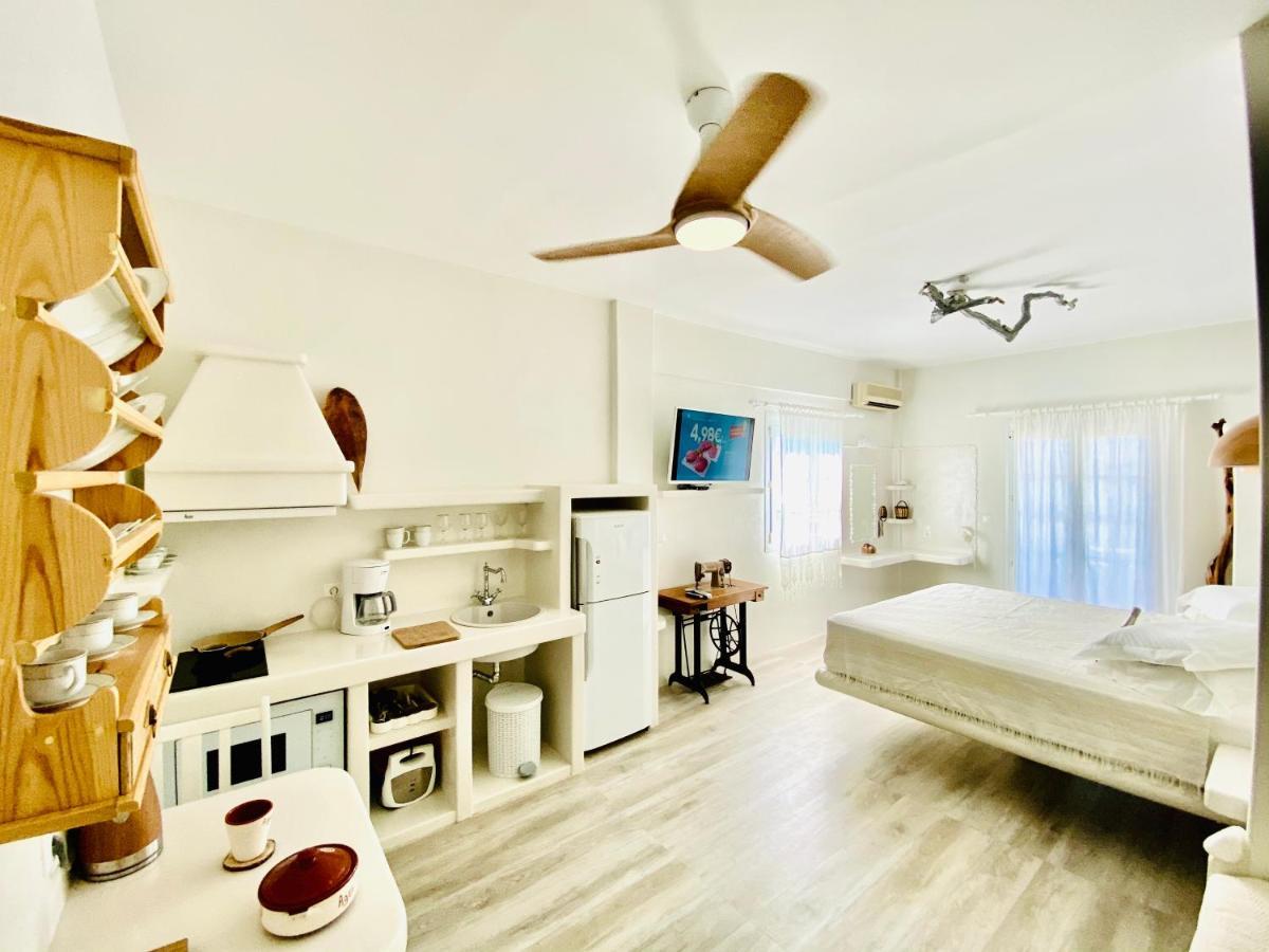 Deluxe Studios & Suites Ageri-Milos Adámas Eksteriør bilde