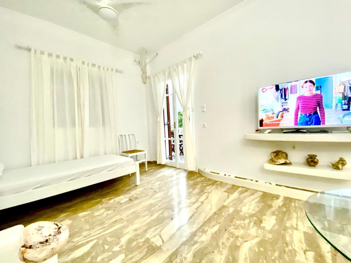 Deluxe Studios & Suites Ageri-Milos Adámas Eksteriør bilde